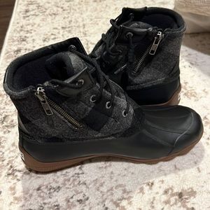 Never worn sperry booties size 8.5 navy